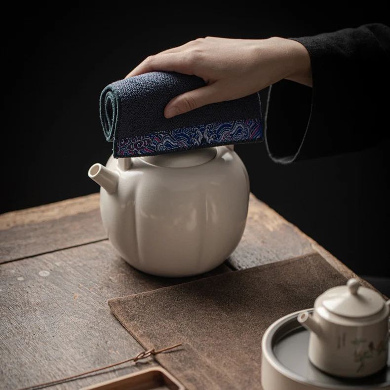 Auspicious Clouds Velvet Tea Towel - Image 5