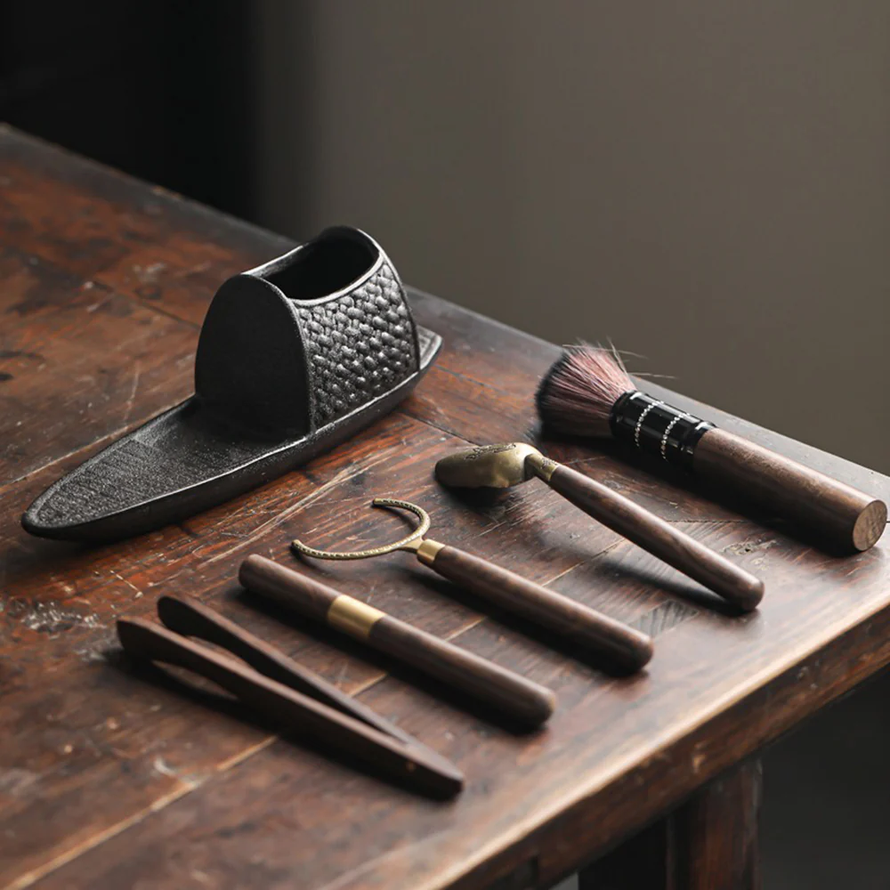 Ceramic Boat Tea Utensil Set With Monk - Image 5