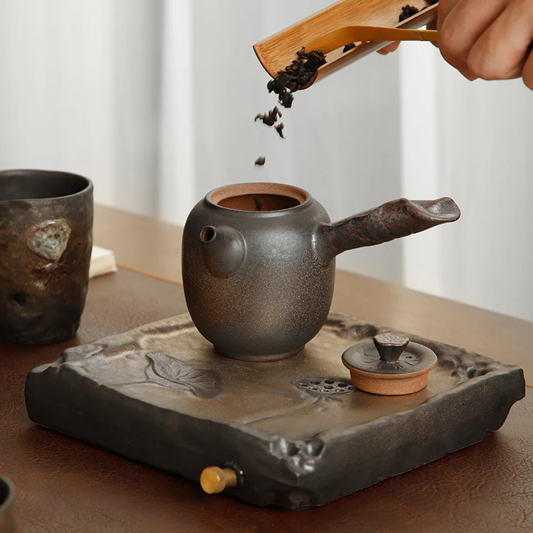 Gold Lotus Seed Tokoname-yaki Tea Set - Image 3